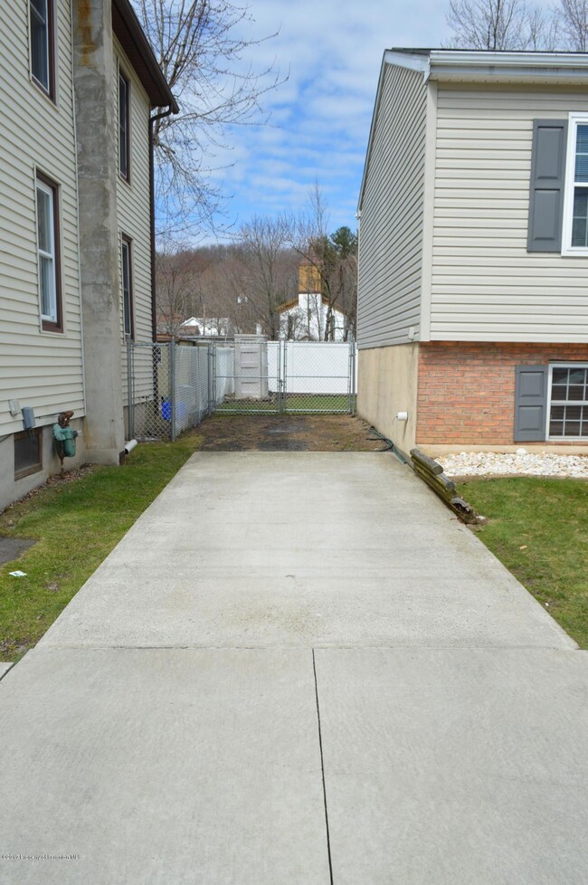 288 Laurel St, Archbald, PA 18403 - photo 2