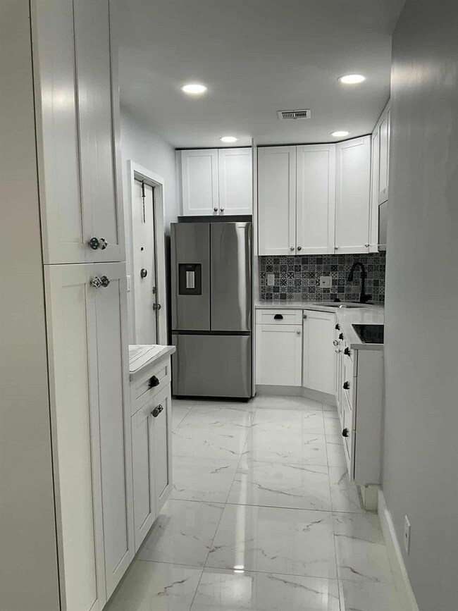 649 W Oakland Park Blvd unit 211A, Wilton Manors, FL 33311 - photo 2