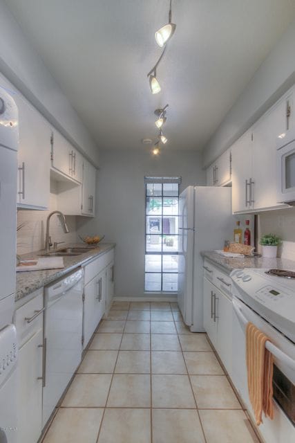 Kitchen (1)
