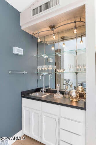 4525 N 66th St-small-009-007-TOD5936-334