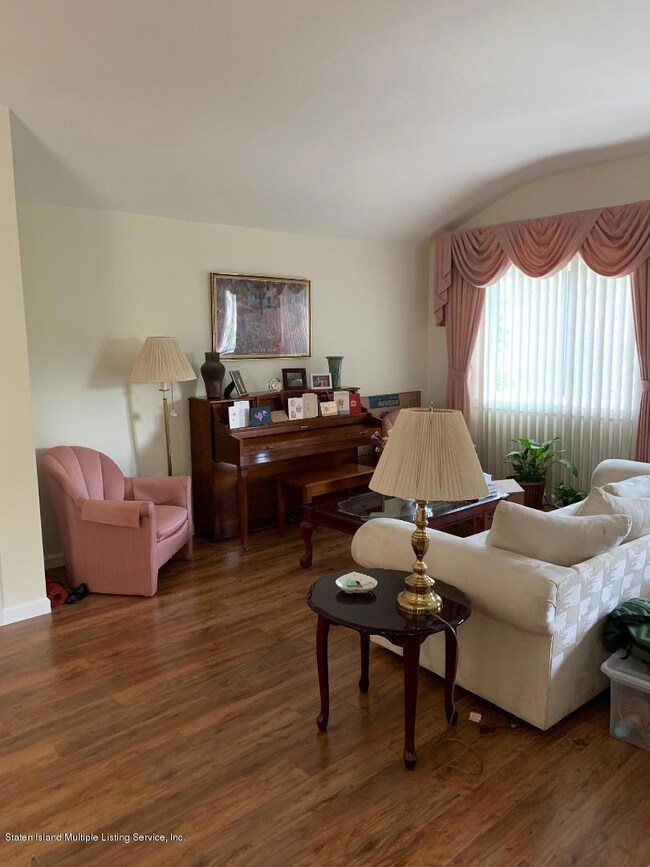 27 Katan Loop unit B, Staten Island, NY 10308 - photo 4