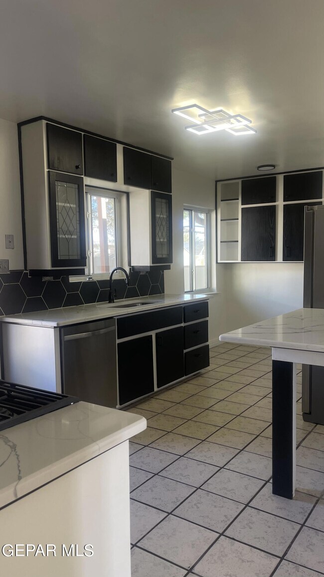 2511 Savannah Ave, El Paso, TX 79930 - photo 7