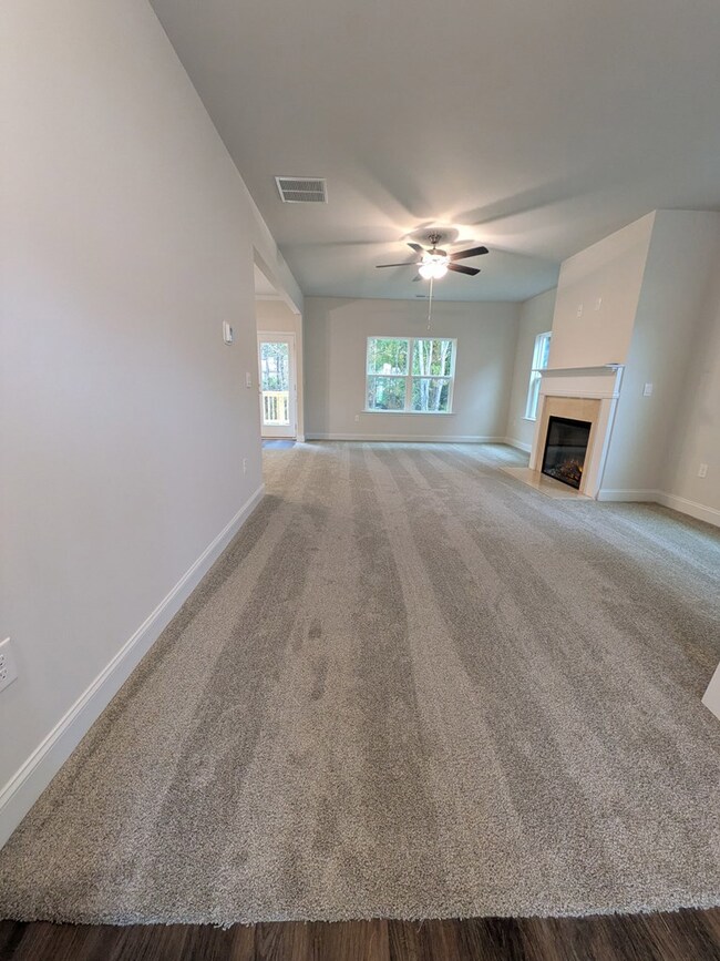 208 Lane Dr, Carrollton, GA 30117 - photo 2