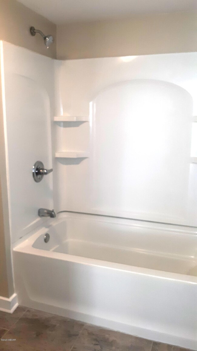 Bathroom shower/tub