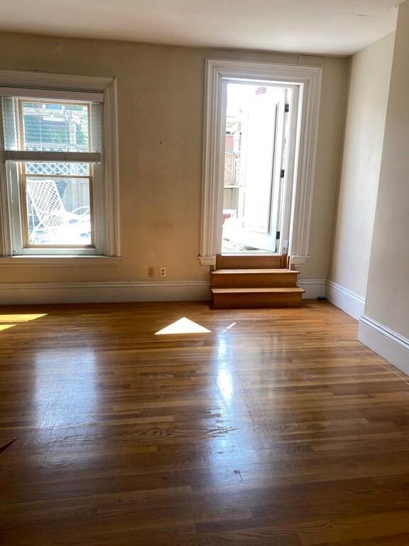 43 Chestnut St unit 2, Boston, MA 02129 - photo 3