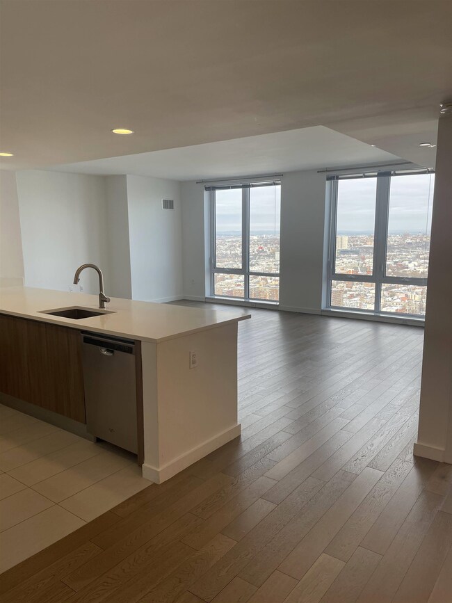 25 Park Ln S unit PH03, Jersey City, NJ 07310 - photo 5