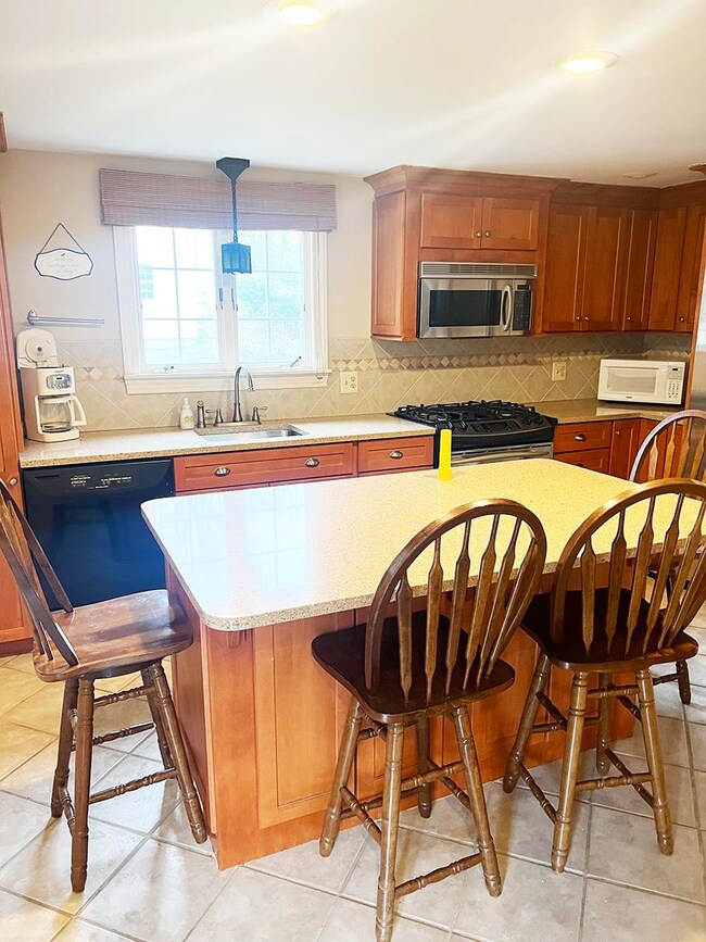 8 Whitehall Rd, Rochester, NH 03867 - photo 5