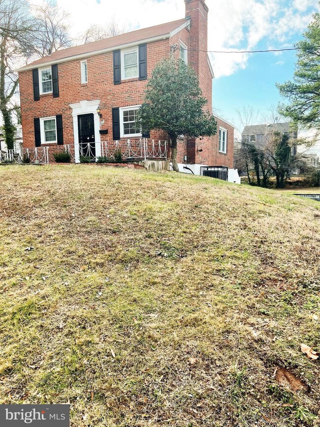 5601 Shawnee Dr, Oxon Hill, MD 20745 - photo 2