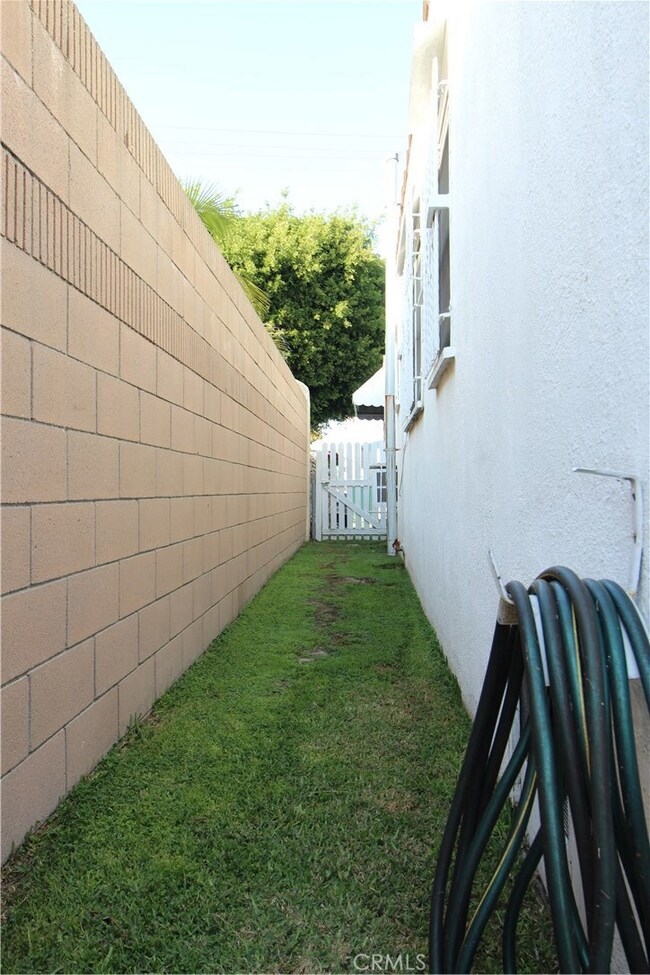 104 E Hardy St, Inglewood, CA 90301 - photo 2