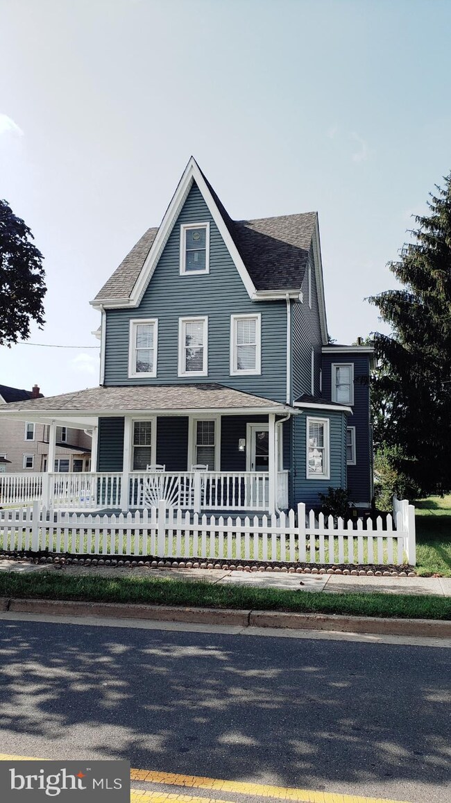 534 Bridgeboro St, Riverside, NJ 08075 - photo 2