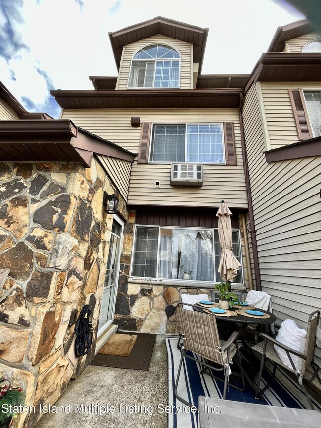 30 Croft Ct unit A, Staten Island, NY 10306 - photo 2