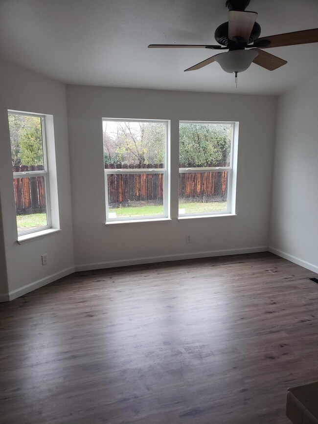 1915 Branstetter Ln, Redding, CA 96001 - photo 7