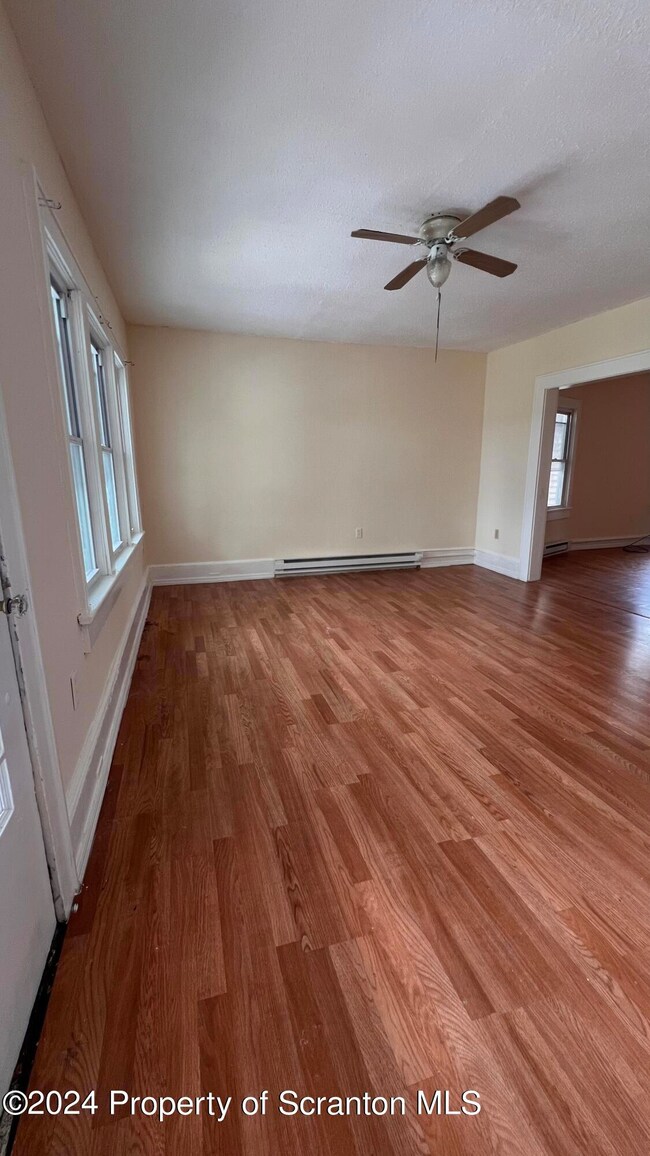 904 Ash St unit 2nd Floor, Scranton, PA 18510 - photo 2