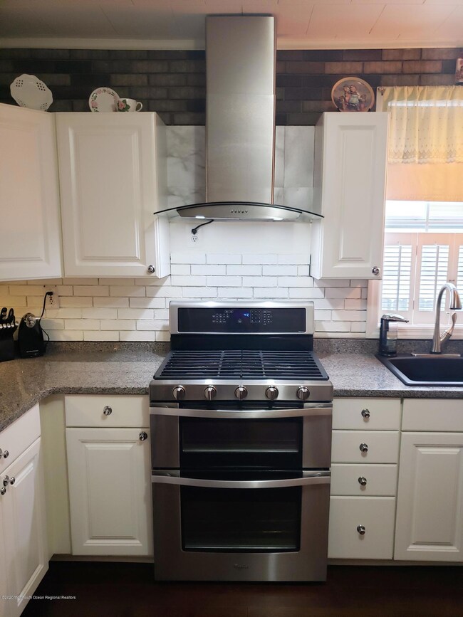 250 Thompson Ave, North Middletown, NJ 07748 - photo 6