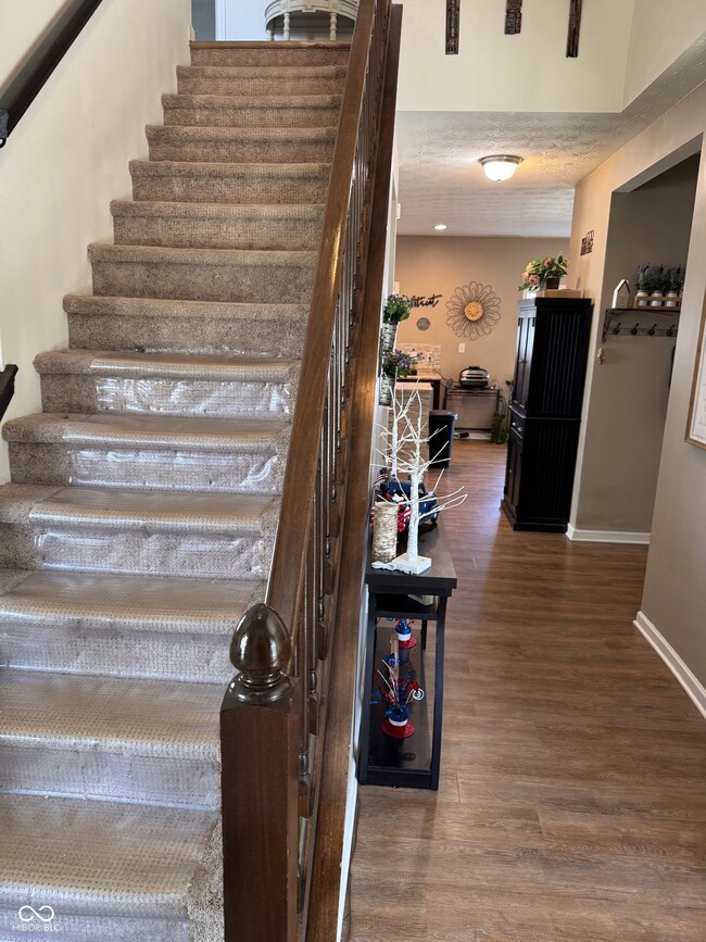 2068 Deer Valley Ct, Columbus, IN 47201 - photo 5