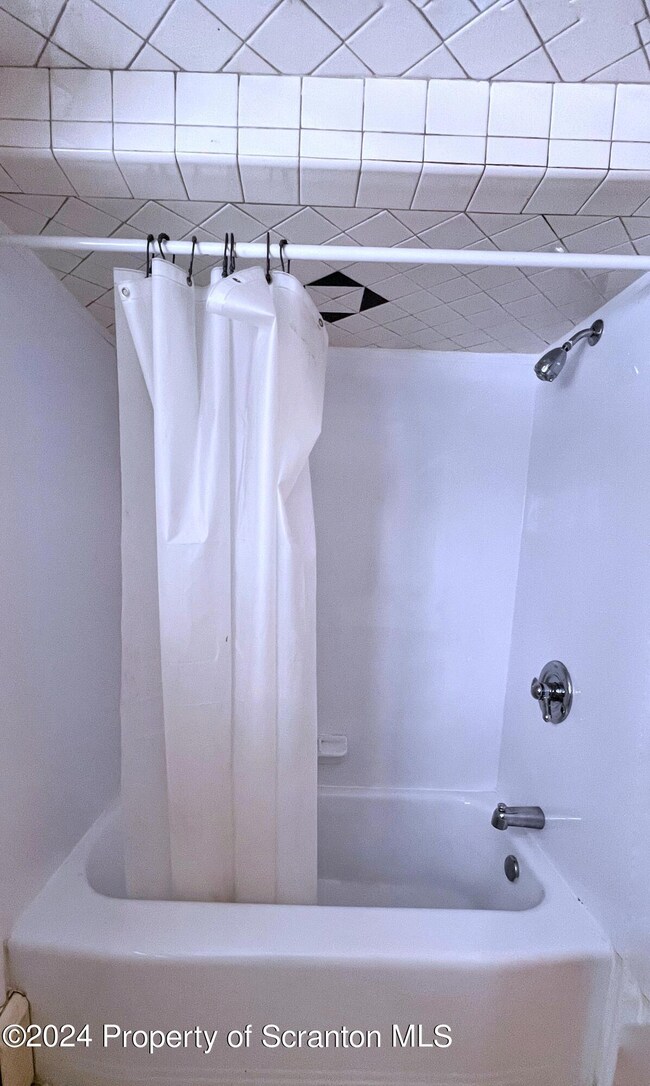 105 Chestnut St, Dupont, PA 18641 - photo 7