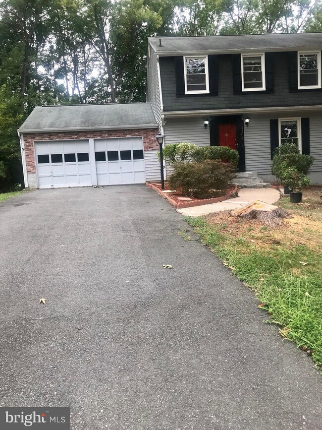 4194 Waterway Dr, Dumfries, VA 22025 - photo 2