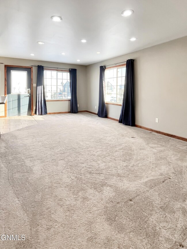 1423 1st Ave W, Williston, ND 58801 - photo 5