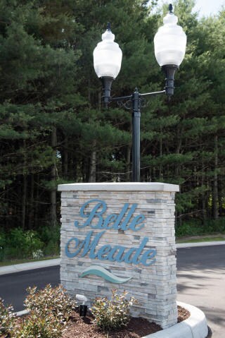 Belle Meade - Sign