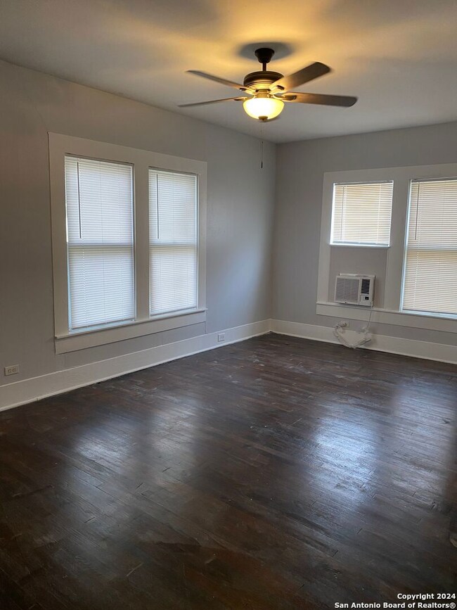 702 Evergreen Ct, San Antonio, TX 78212 - photo 5