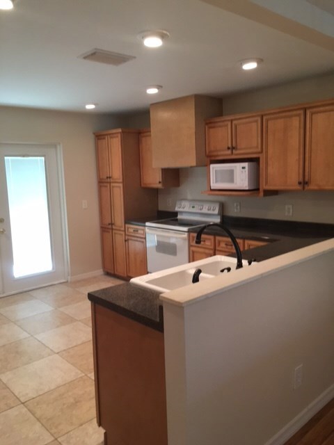 795 Rolling Hill Dr unit 10, Sebastian, FL 32958 - photo 2