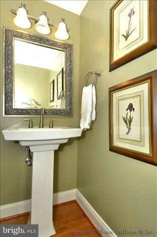 12774 Flat Meadow Ln, Herndon, VA 20171 - photo 2