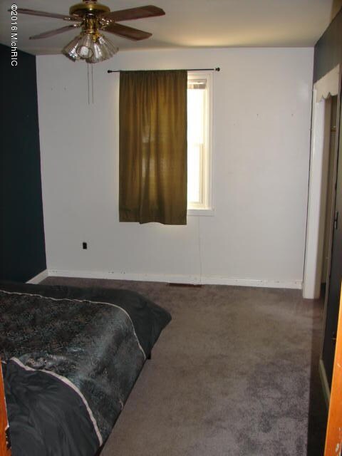 543 Riverside Dr - bed 1