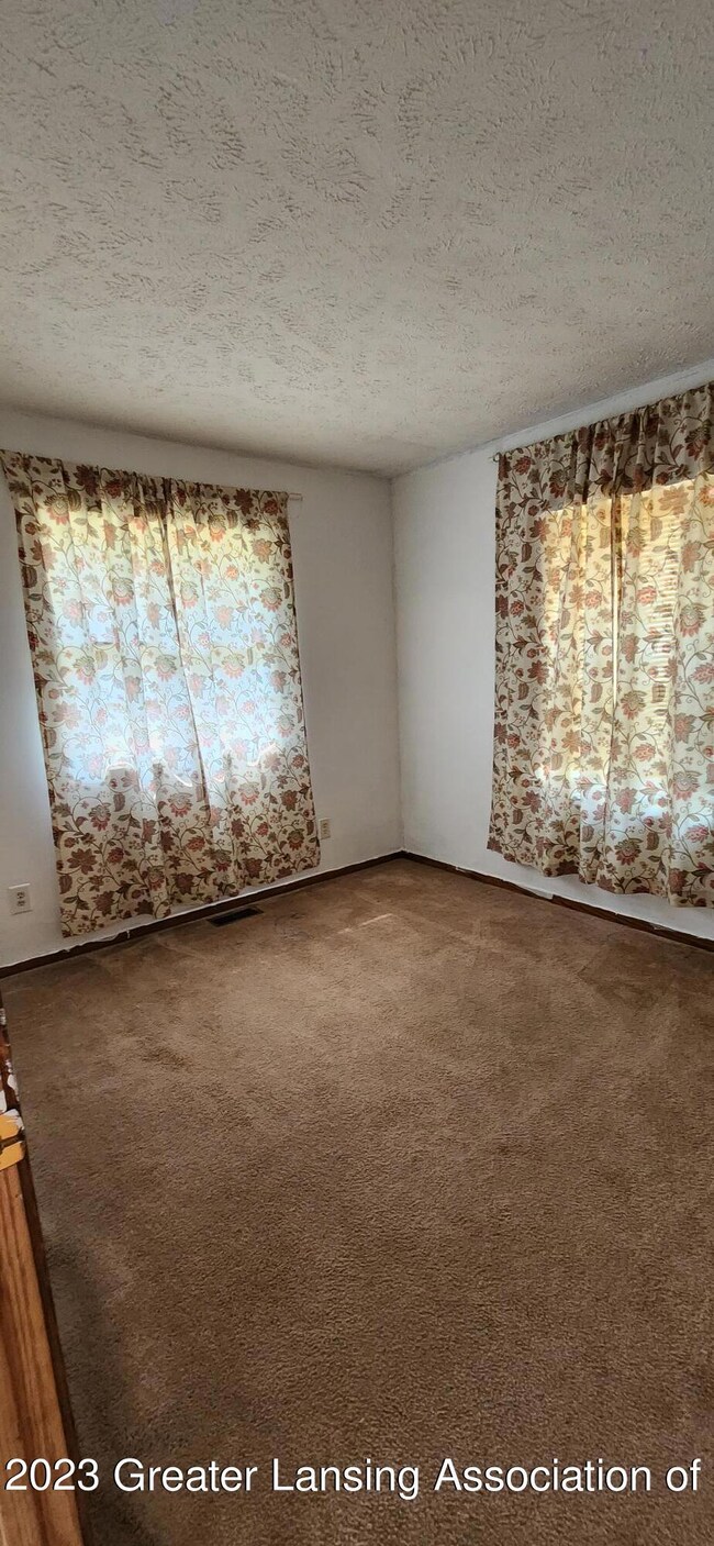 3241 Stabler St, Lansing, MI 48910 - photo 3