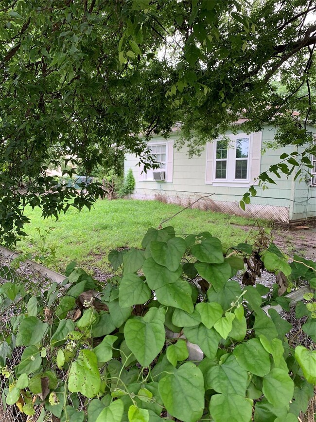 612 N Walnut St, Sherman, TX 75090 - photo 6