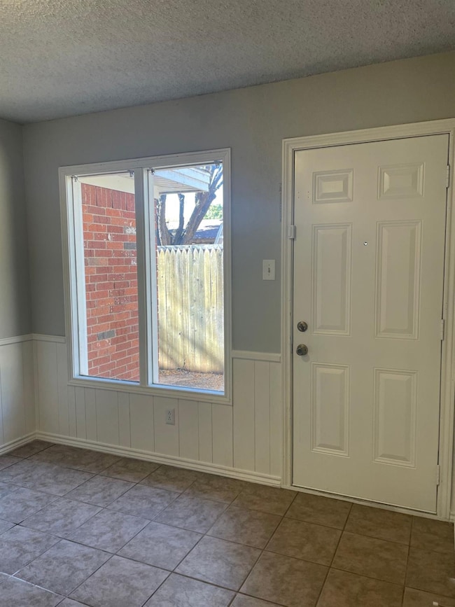 6310 Quaker Ave unit B, Lubbock, TX 79413 - photo 2
