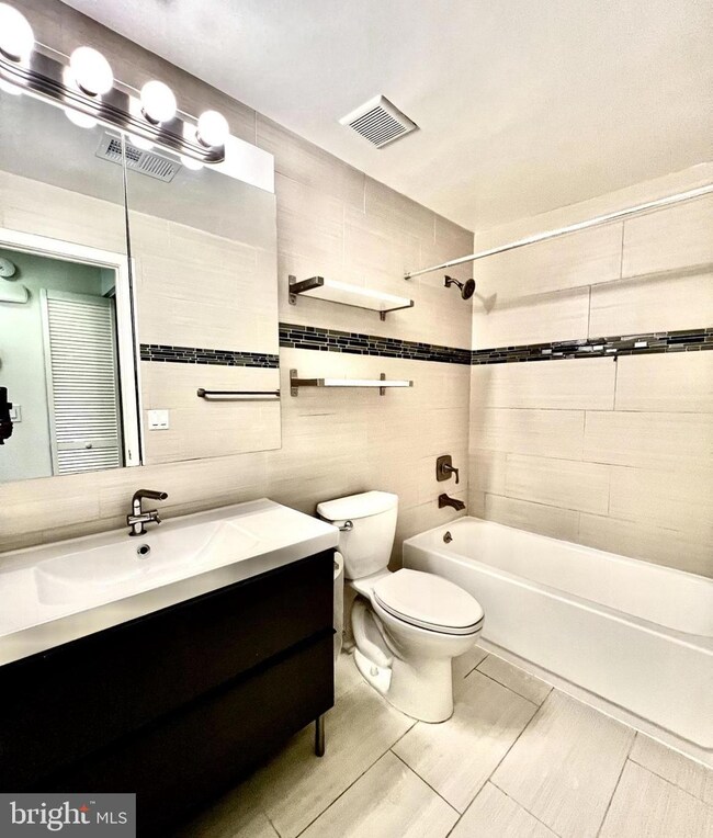 11717 C Summerchase Cir unit 1717-C, Reston, VA 20194 - photo 4