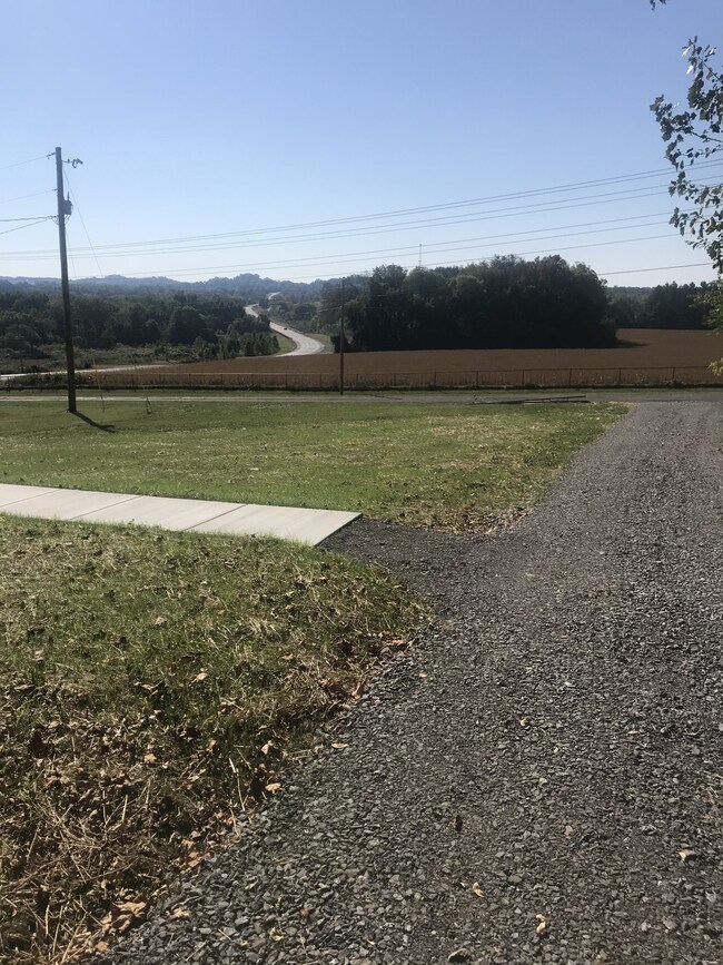 738 Kingree Rd, Shelbyville, TN 37160 - photo 2
