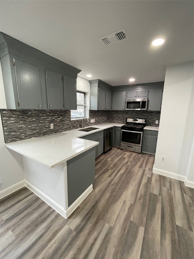 7715 Western Oak Ln, Houston, TX 77040 - photo 2