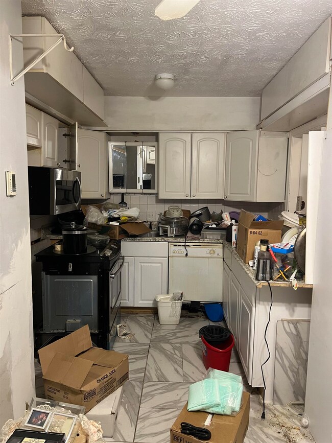 4 Constitution Dr, Londonderry, NH 03053 - photo 6