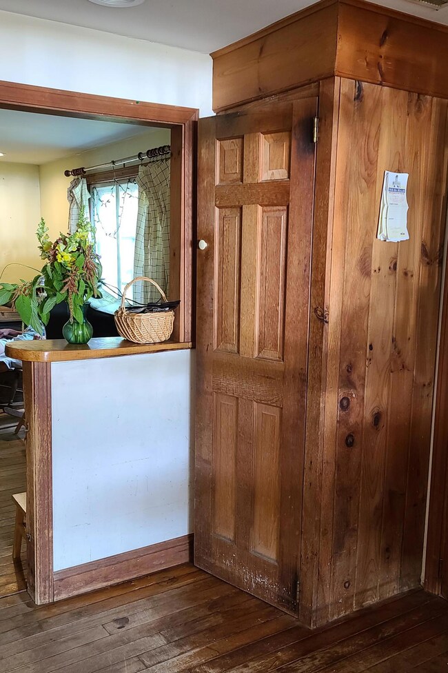 corner pantry