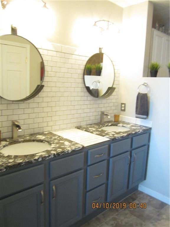 OVERSIZED MASTER BATH