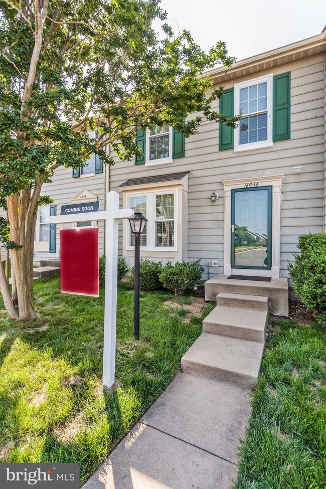 16954 Point Pleasant Ln, Dumfries, VA 22026 - photo 3