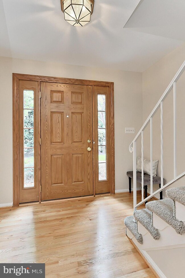 9617 Blake Ln, Fairfax, VA 22031 - photo 5