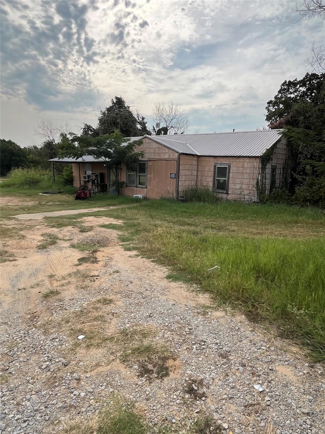 750 Jay Bird Ln, Springtown, TX 76082 - photo 2