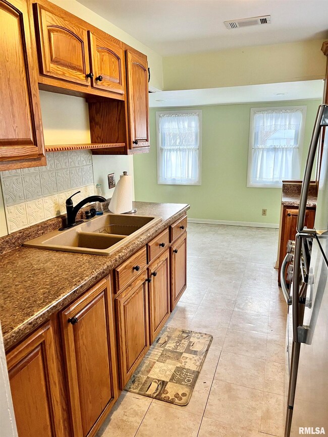 7002 Ridge Dr, Davenport, IA 52806 - photo 3