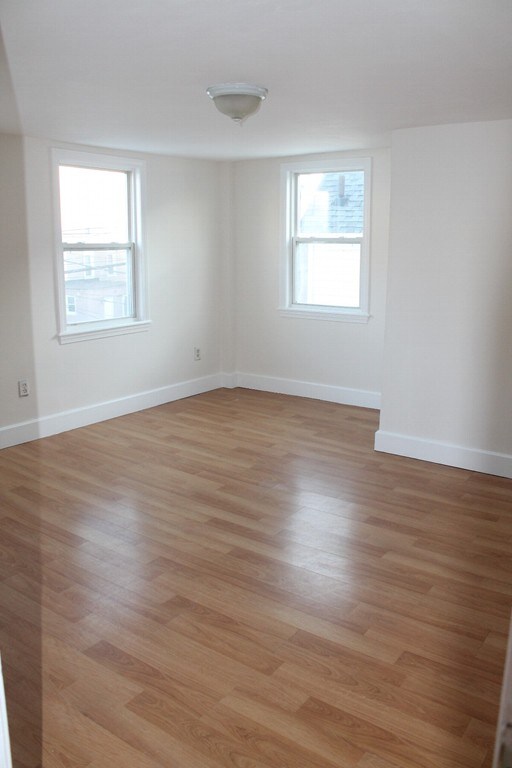 32 Center St, Woburn, MA 01801 - photo 6