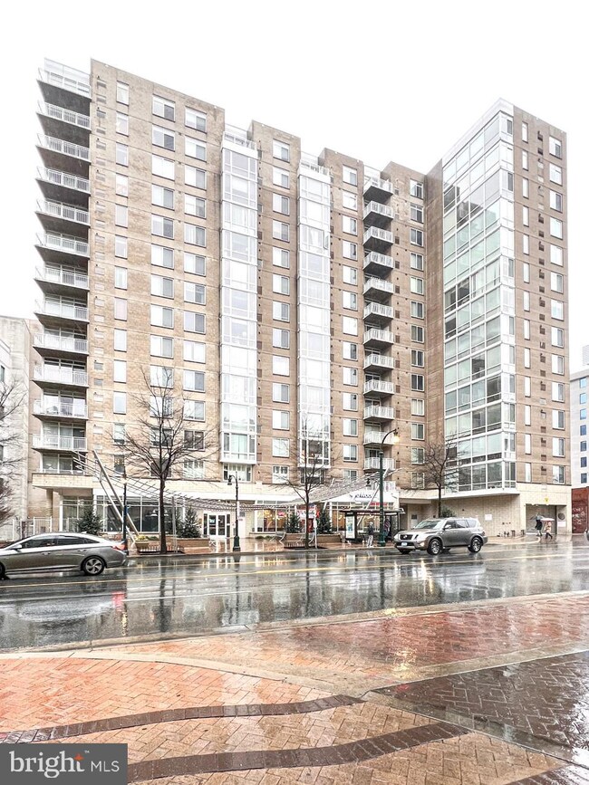 The Crescent unit 911, Silver Spring, MD 20910 - photo 2