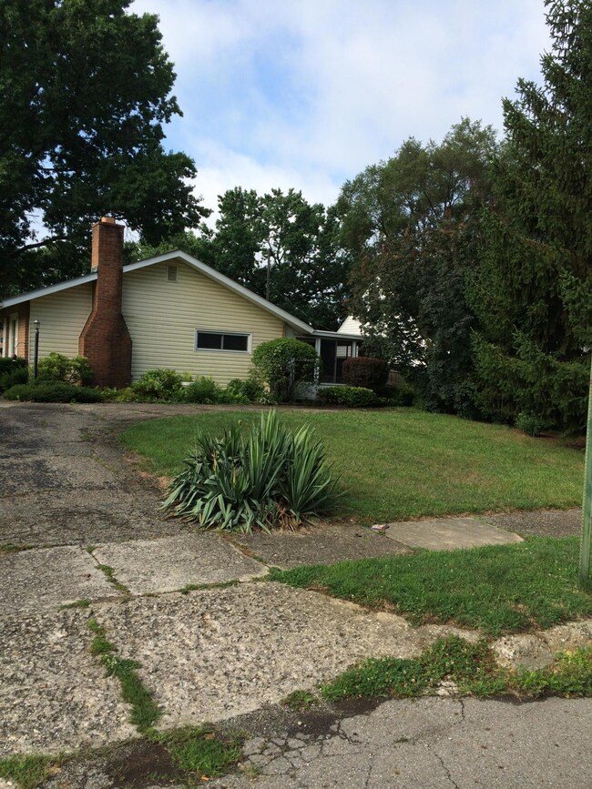 4156 Virginia Cir E, Columbus, OH 43213 - photo 3