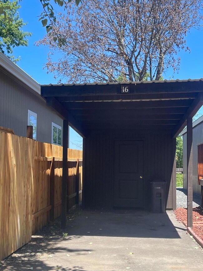 1055 N 5th St unit 16, Jacksonville, OR 97530 - photo 6