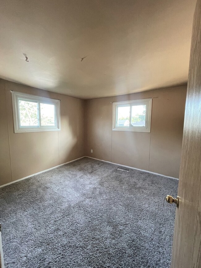 1261 Navajo Dr, Carpentersville, IL 60110 - photo 7