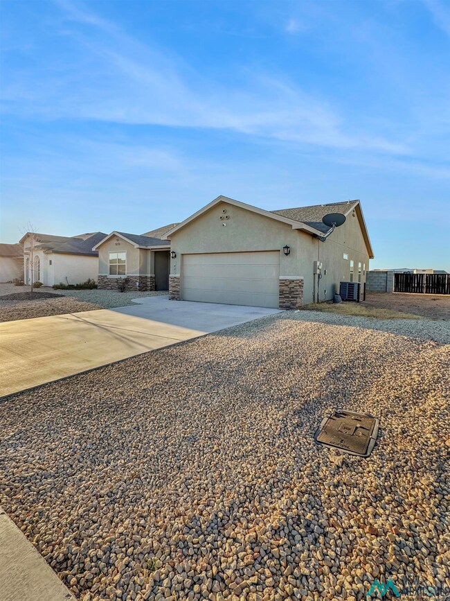 1021 Malibu Way, Carlsbad, NM 88220 - photo 2