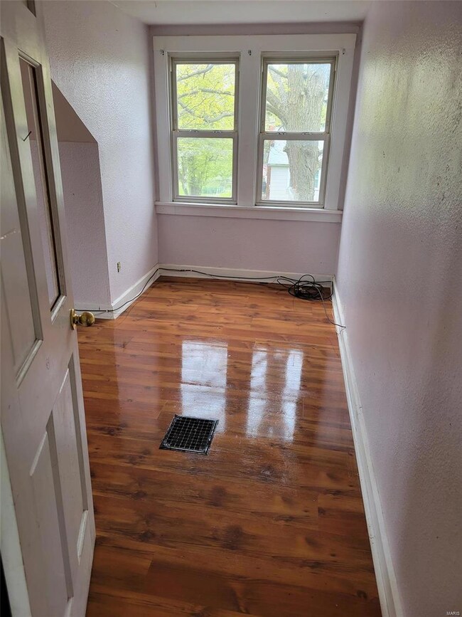 203 S Walnut St, Freeburg, IL 62243 - photo 5