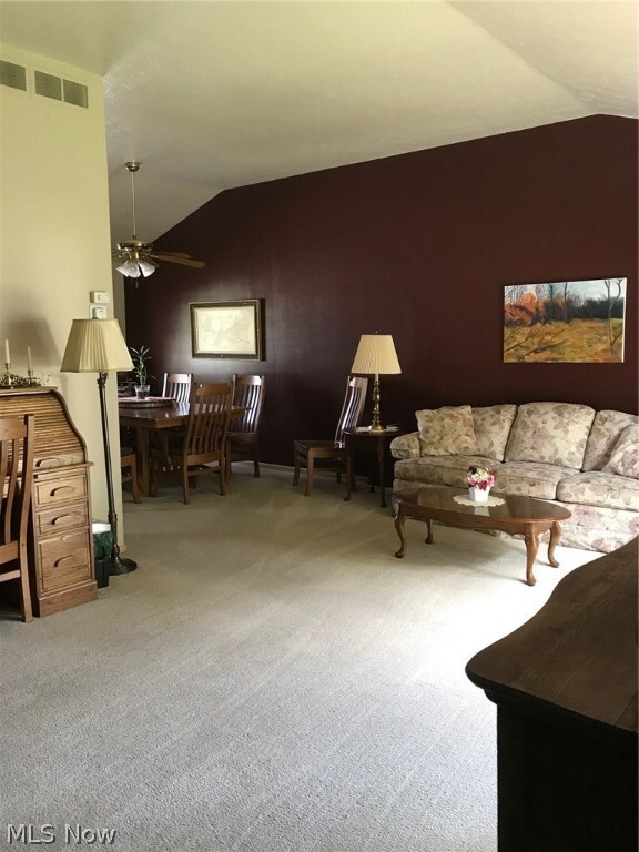 PRETTY FEATURE WALL ACCENTS THE DINING ROOM