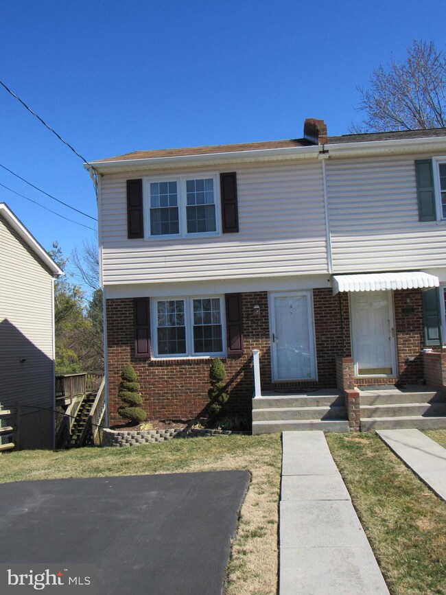 827 N Shenandoah Ave, Front Royal, VA 22630 - photo 2