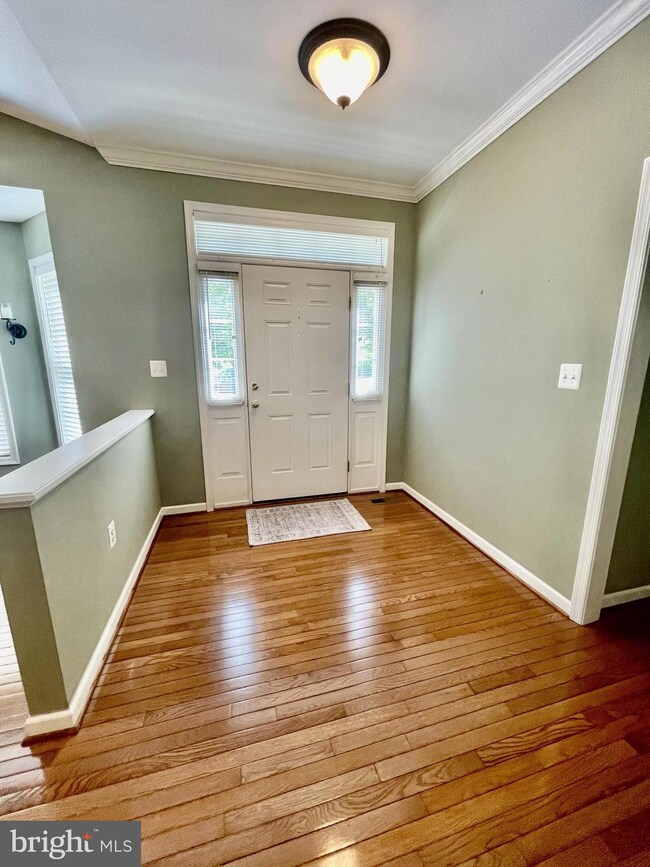 246 N View Cir, Warrenton, VA 20186 - photo 2